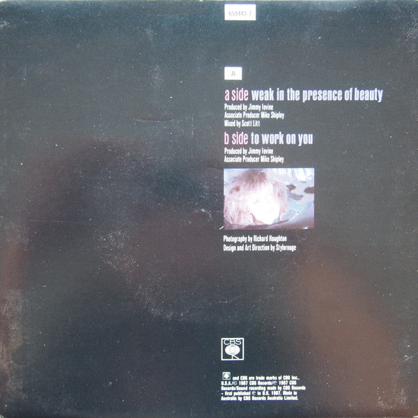 Alison Moyet – Weak In The Presence Of Beauty 7" vinyl record, image 2 of 4