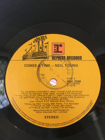 Neil Young – Comes A Time LP vinyl record, image 4 of 4