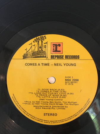 Neil Young – Comes A Time LP vinyl record, image 3 of 4