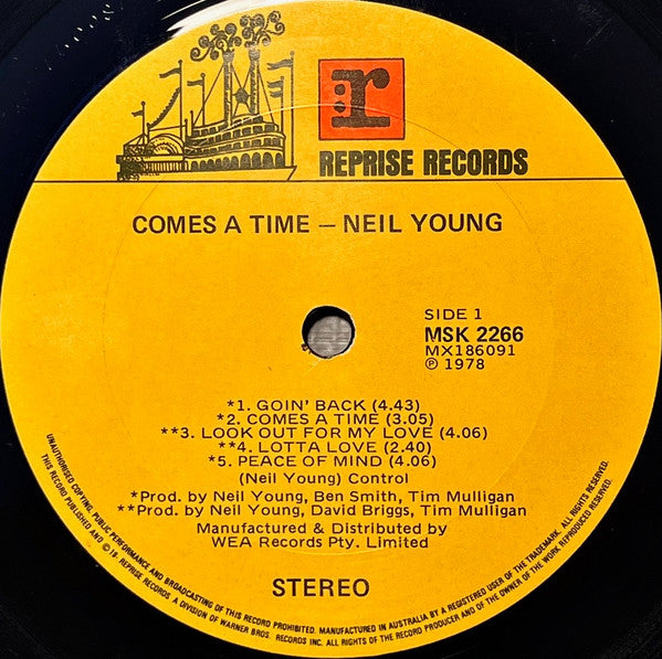 Neil Young – Comes A Time LP vinyl record, image 3 of 4