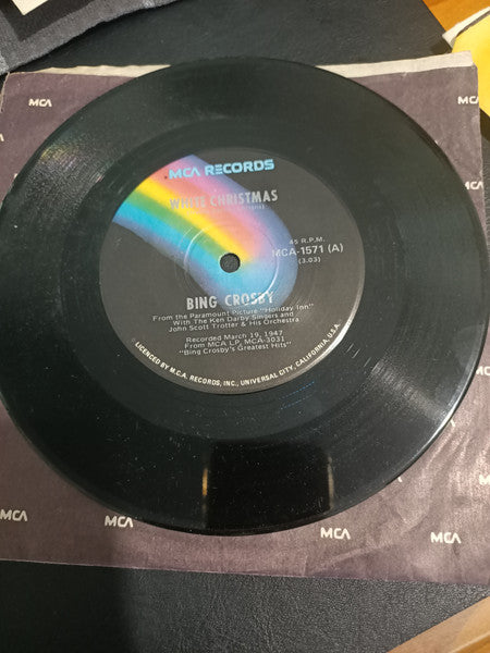 Bing Crosby, John Scott Trotter And His Orchestra – White Christmas / Where The Blue Of The Night Meets The Gold Of The Day 7" vinyl record, image 3 of 3
