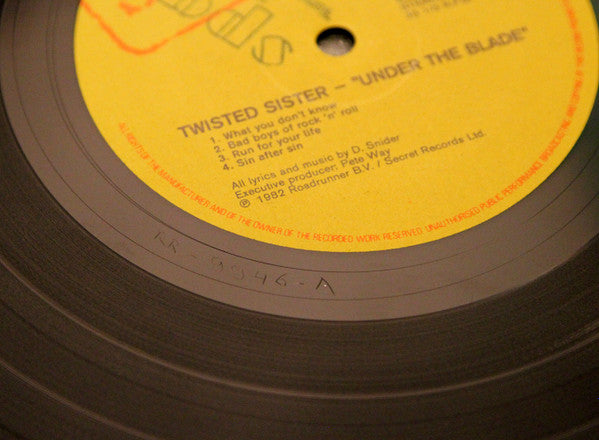 Twisted Sister – Under The Blade LP vinyl record, image 7 of 7