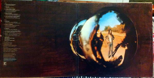 Neil Young – Harvest LP vinyl record, image 2 of 7
