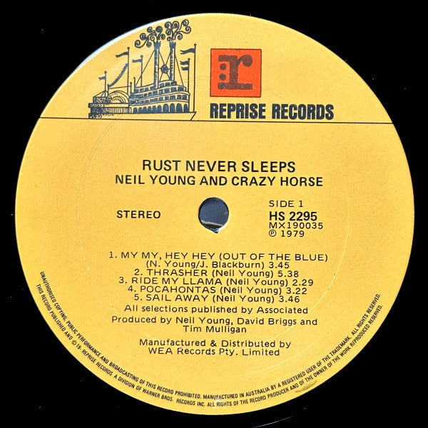 Neil Young, Crazy Horse – Rust Never Sleeps LP vinyl record, image 3 of 7