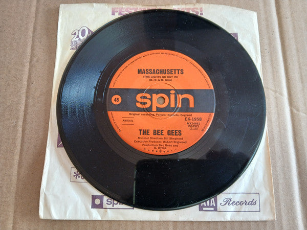 Bee Gees – Massachusetts (The Lights Go Out In) 7" vinyl record, image 1 of 2